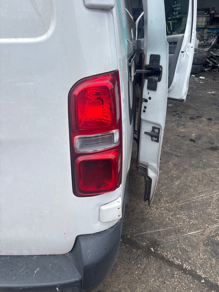 [EPE-125450] Piloto trasero derecho Opel Vivaro 2023