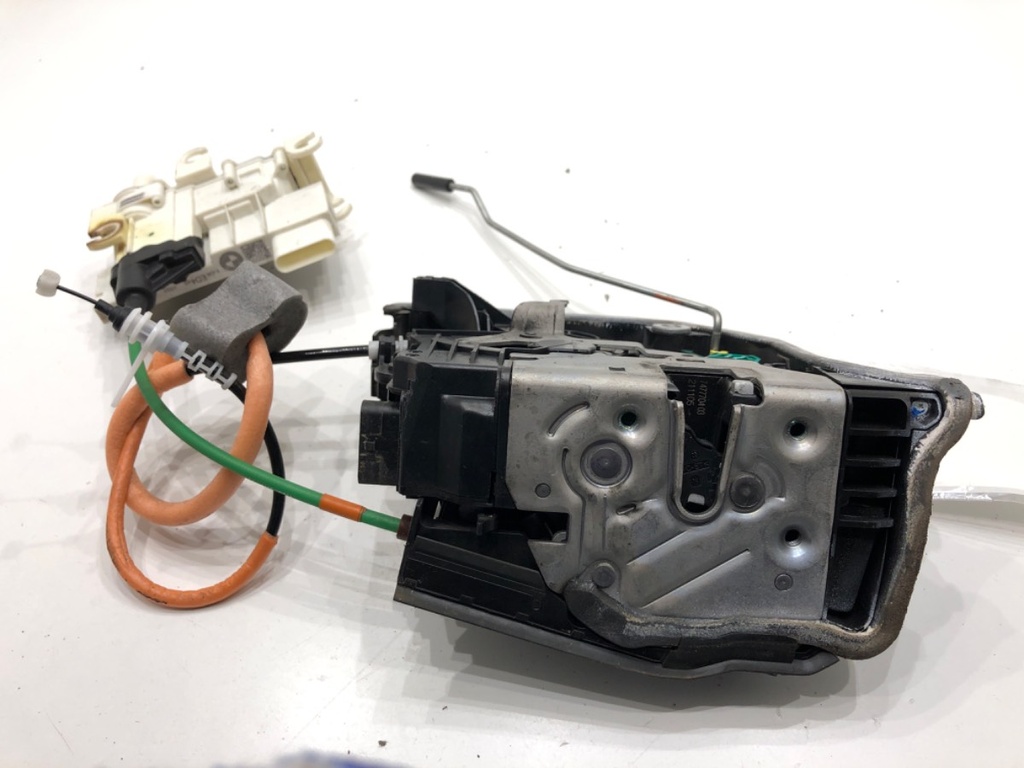 [STARK-827492] Cerradura de puerta trasera derecha BMW Serie 5 (G30, F90) 2016-2022