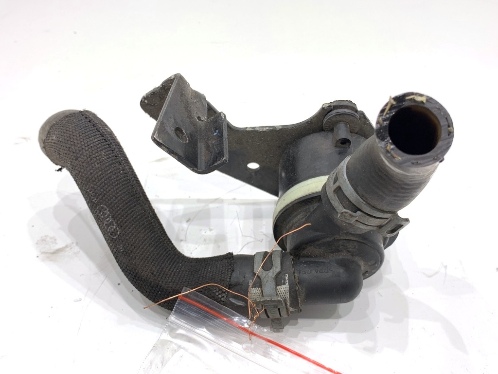 [STARK-735689] Bomba de agua adicional AUDI A5 (8T3) 2.0 TDI 125 kW 2008-2012