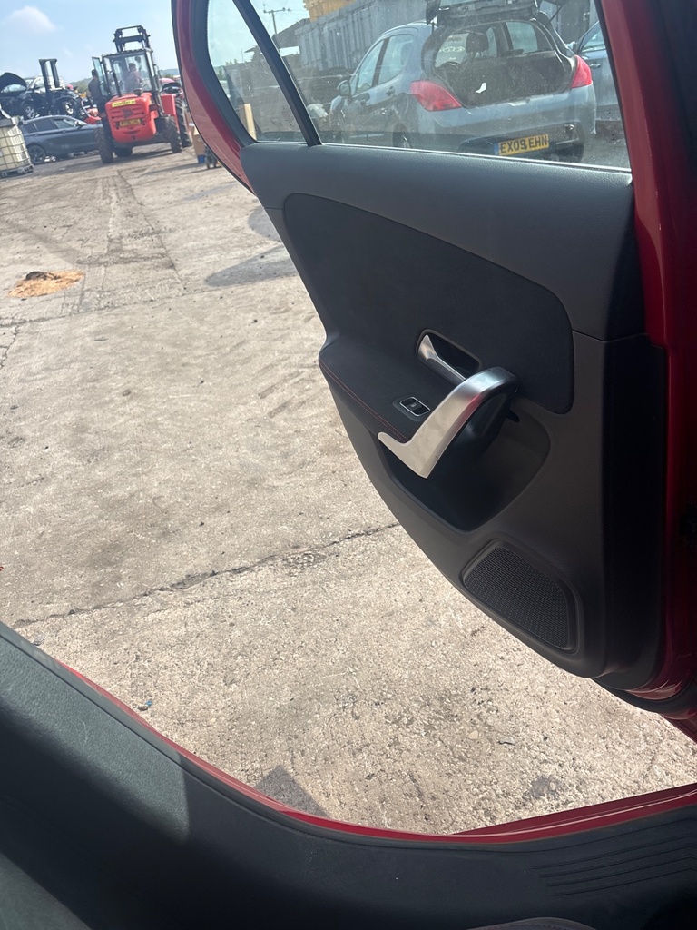 [EPE-125221] Panel de puerta Mercedes-Benz Clase A (2019)
