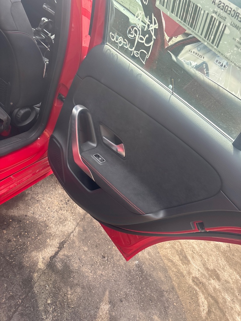 [EPE-125237] Panel de puerta Mercedes-Benz A-Class 2019