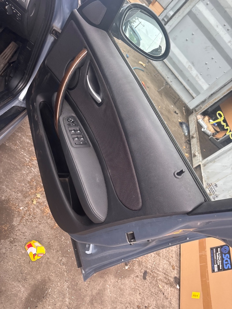 [EPE-125262] Panel interior de puerta delantera derecha BMW Serie 1 2009