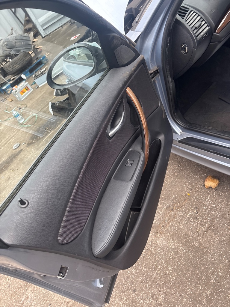 [EPE-125302] Panel interior de puerta delantera izquierda BMW Serie 1 (2007-2011)