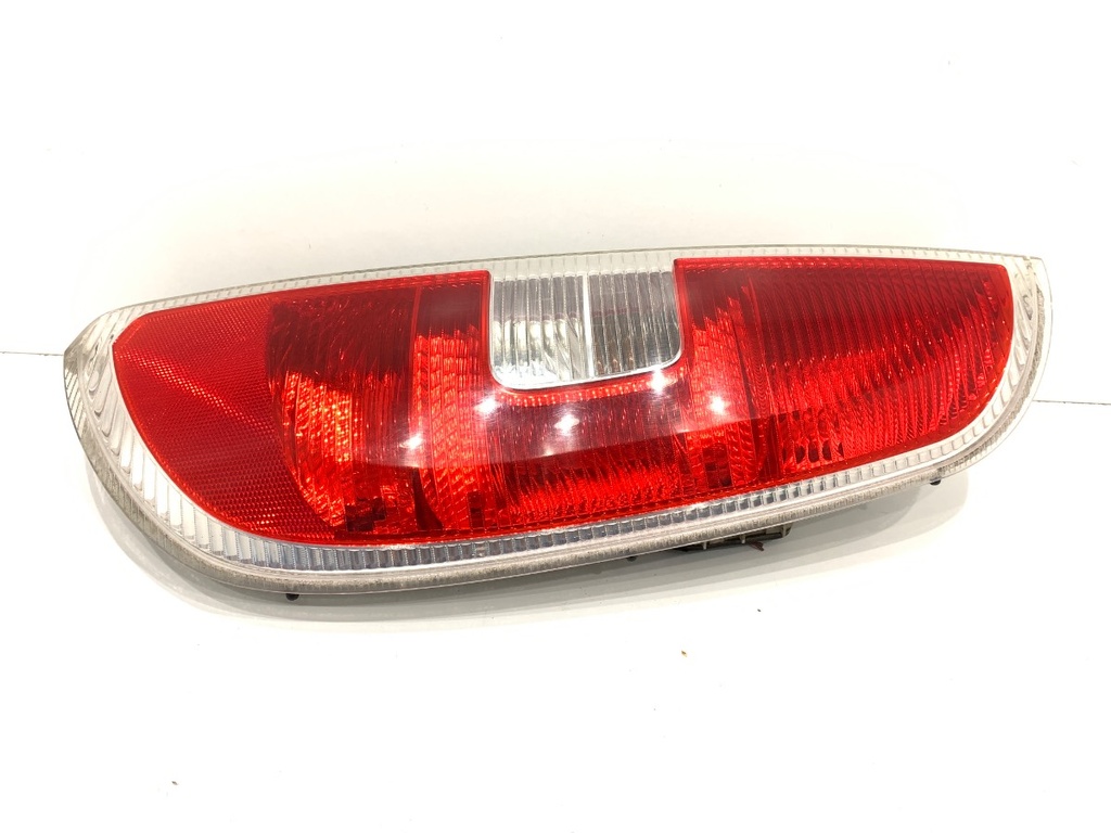 [STARK-752929] Piloto trasero derecho SKODA ROOMSTER (5J7) 2006-2015