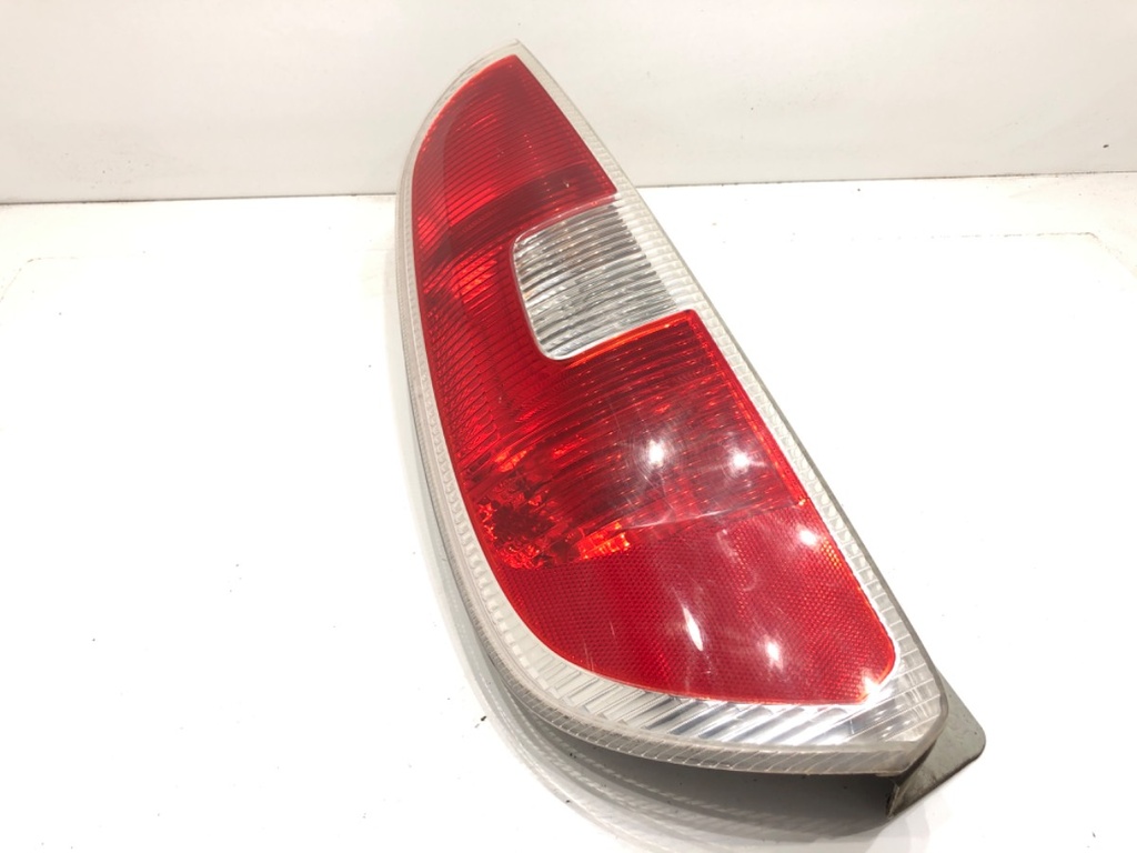 [STARK-752930] Piloto trasero izquierdo SKODA ROOMSTER (5J7) 2006-2015