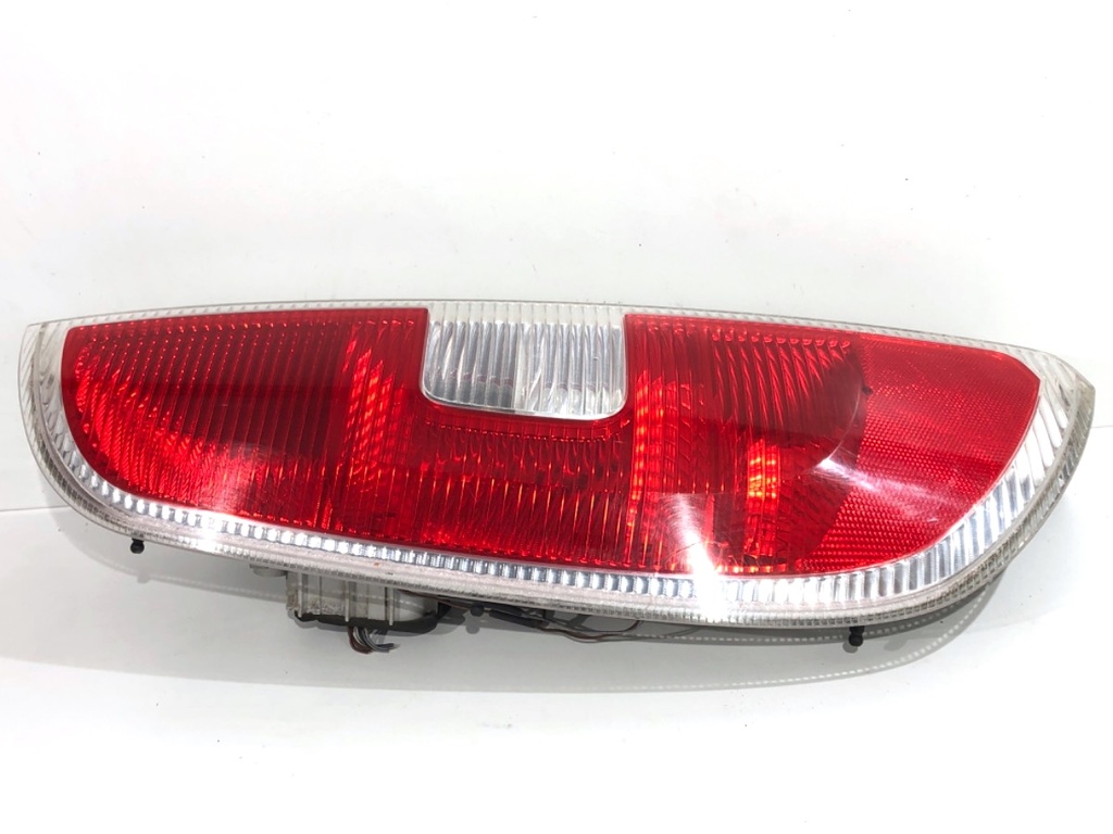 [STARK-774845] Piloto trasero izquierdo SKODA ROOMSTER (5J7) 2006-2015