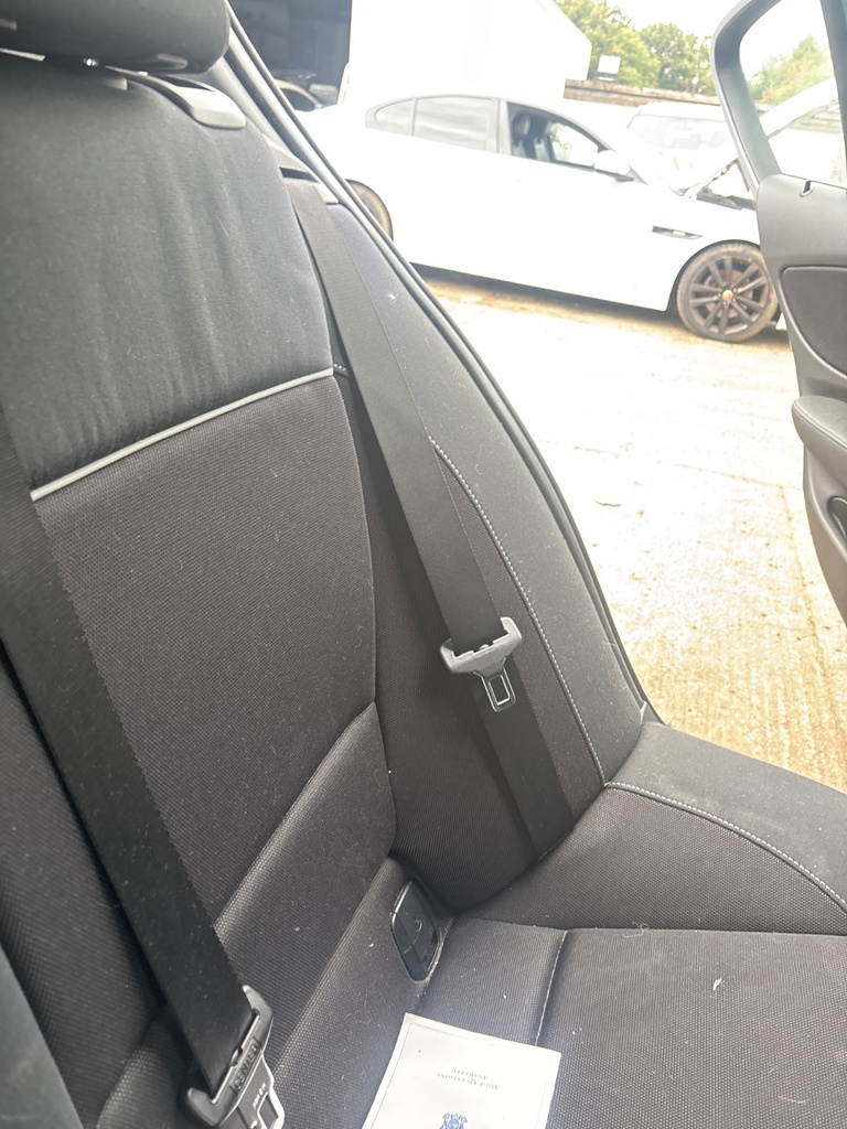 [EPE-125325] Pretensor de cinturón de seguridad trasero izquierdo BMW Serie 1