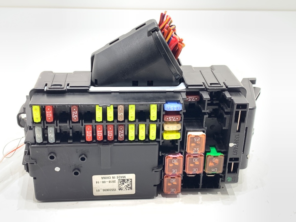 [STARK-784222] Caja de fusibles OPEL Astra K (B16) 1.4 Turbo 110 kW 2015-2022