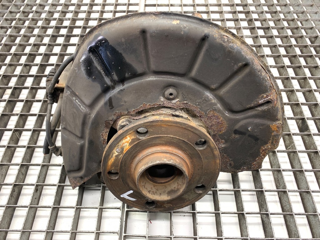 [STARK-846429] Cubo de rueda delantero izquierdo VW Golf Plus V