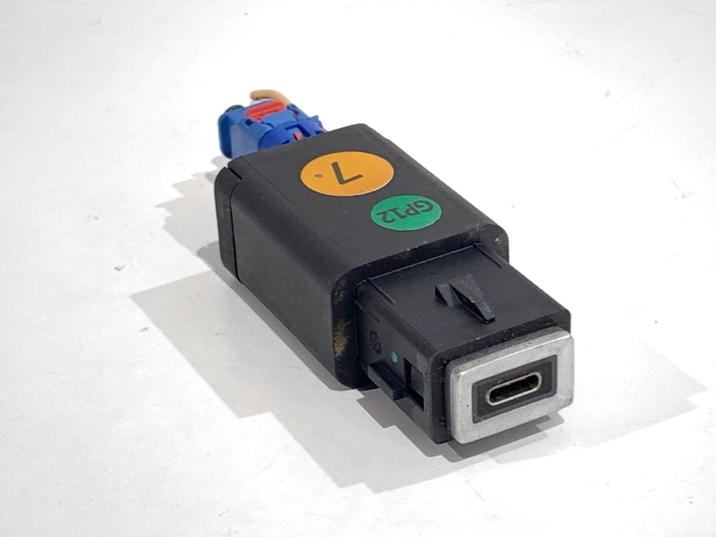 [STARK-794285] Puerto USB PEUGEOT 308 SW III (FC_, FJ_, FR_, F4_) 2021-2022