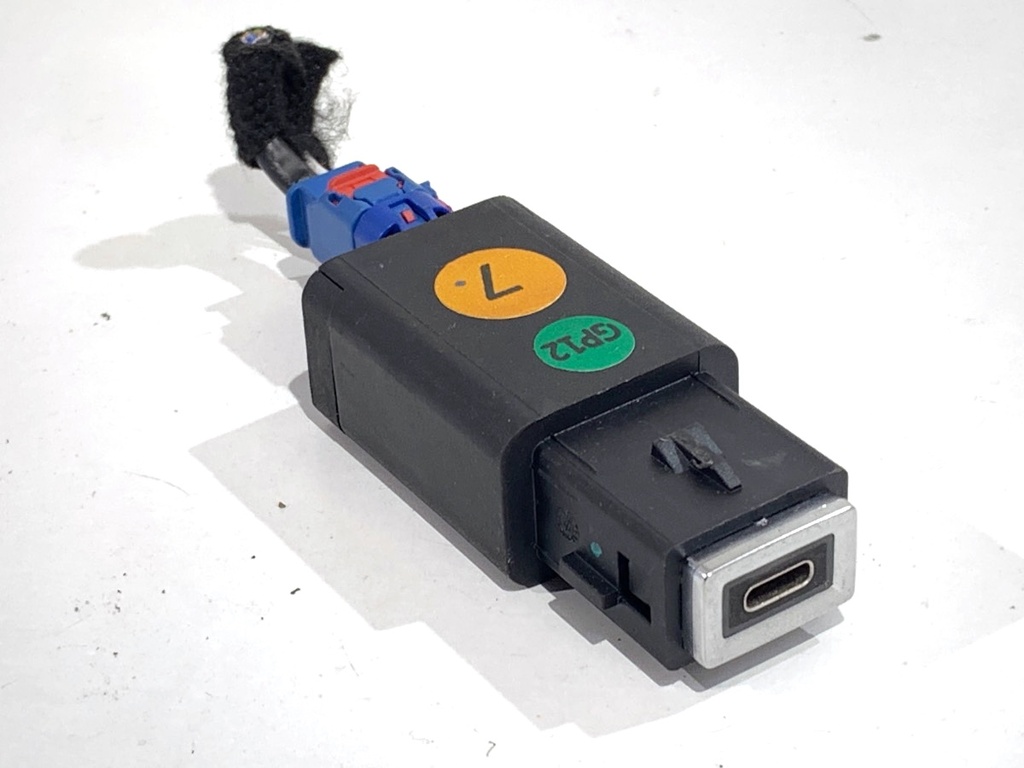 [STARK-794286] Puerto USB PEUGEOT 308 SW III (FC_, FJ_, FR_, F4_) 2021-2022