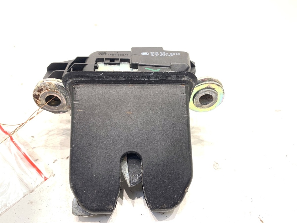[STARK-857868] Cerradura de portón trasero Skoda Fabia II