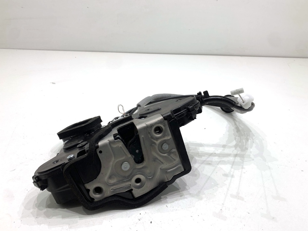 [STARK-884688] Cerradura de puerta delantera izquierda Skoda Scala