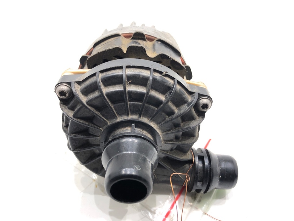 [STARK-902475] Bomba de agua adicional BMW Serie 5 Touring (G31) 530e Plug-in-Hybrid xDrive 2020-2022