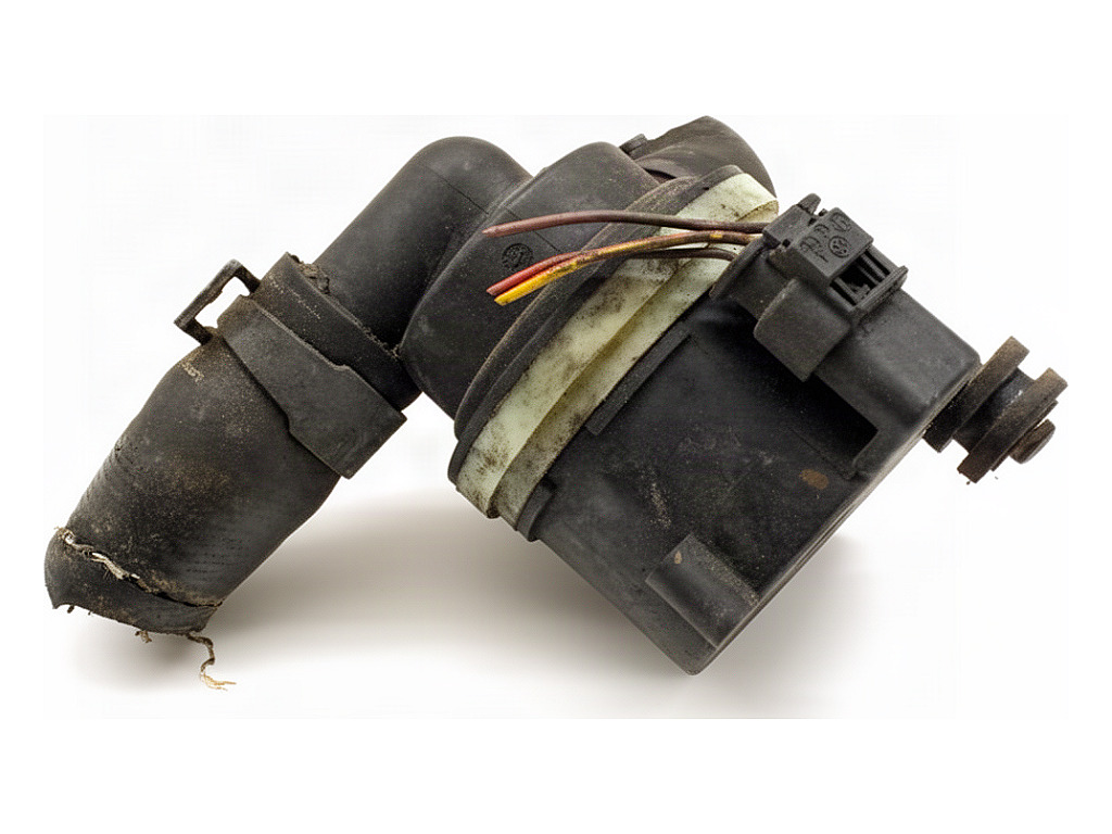 [STARK-927770] Bomba de agua adicional Audi A4 B8 Avant