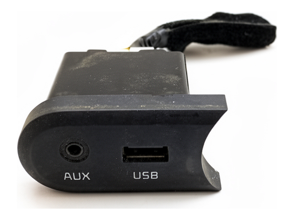 [STARK-928565] Puerto USB KIA CEE'D (JD)