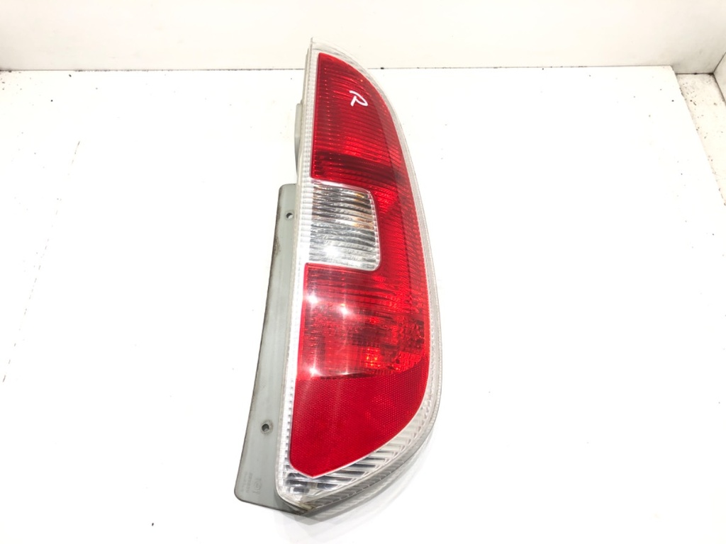 [STARK-623690] Piloto trasero derecho SKODA Roomster (5J7) 2006-2015