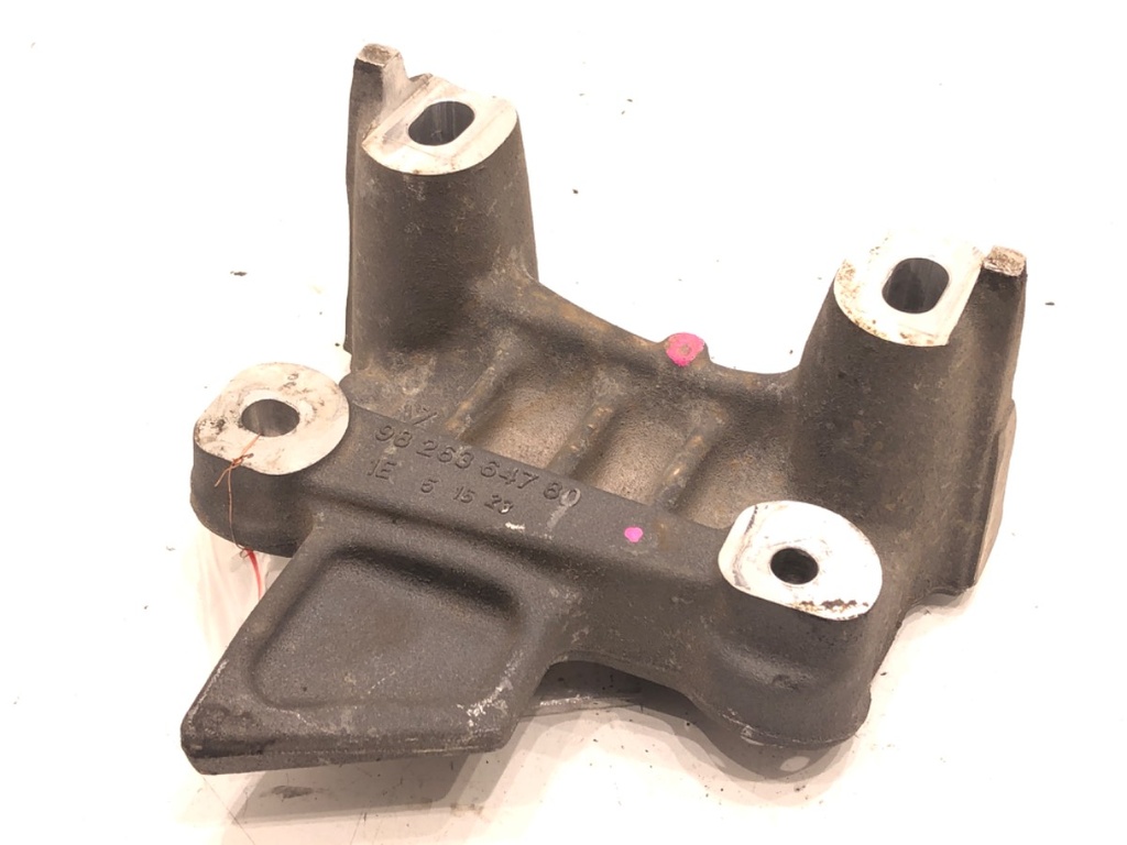 [STARK-656295] Soporte de motor PEUGEOT 208 II (UB_, UP_, UW_, UJ_) 2019-2022