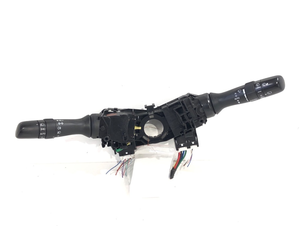 [STARK-764044] Combinado de luces Toyota Avensis Kombi T27 2.0 D-4D 91 kW 124 CV 2011-2018