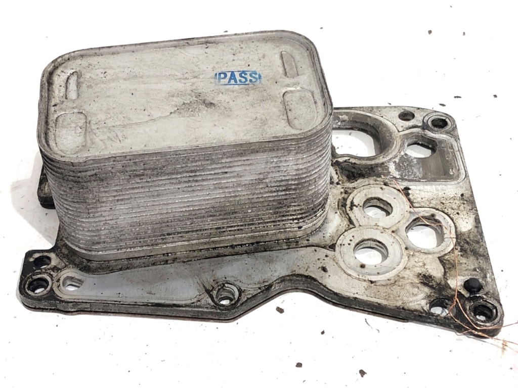 [STARK-765995] Radiador de aceite BMW Serie 5 (F10) 520d 2010-2016