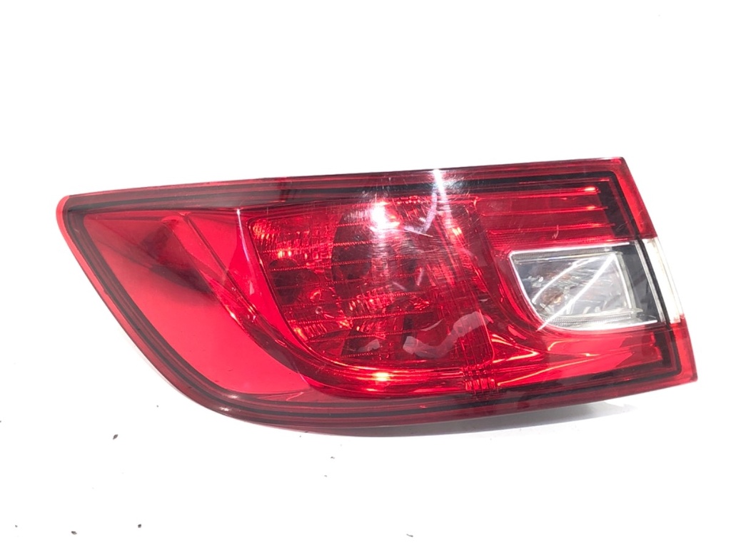 [STARK-770784] Piloto trasero izquierdo RENAULT CLIO IV (BH_) 2012-2022