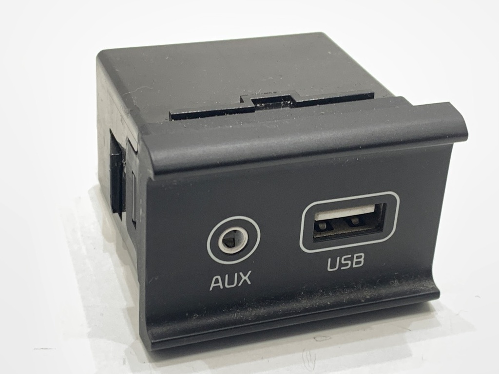 [STARK-795819] Puerto USB KIA Optima (JF) 2015-2022 1.7 CRDi