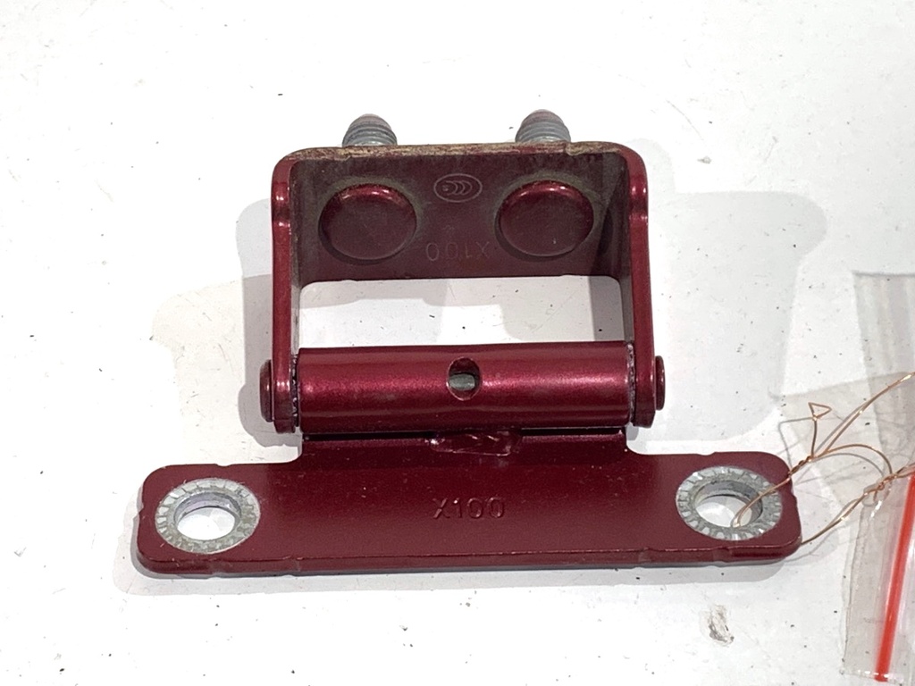 [STARK-801128] Bisagra de portón trasero derecha SsangYong Torres (J100) 2022-
