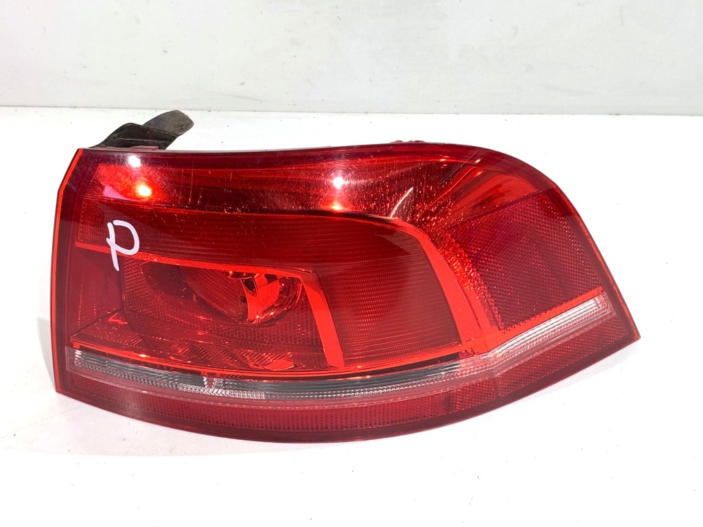 [STARK-806092] Piloto trasero derecho VW Passat B7 Variant (365) 2.0 TDI 103 kW 2010-2014