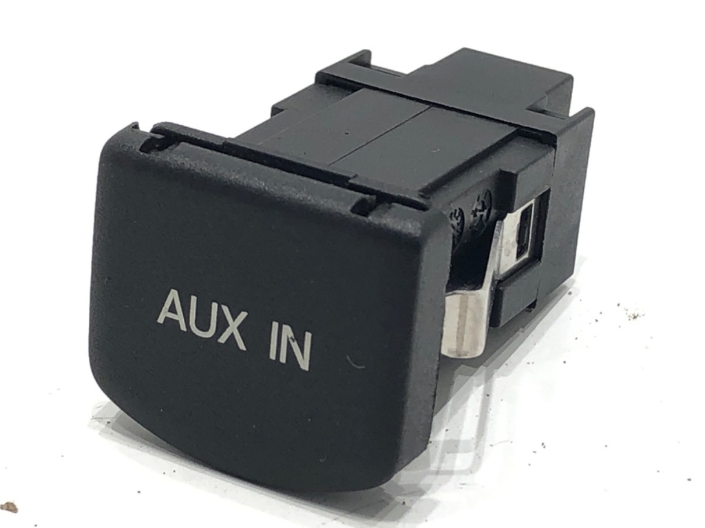 [STARK-810791] Puerto USB VW Polo V (6R1, 6C1) 2009-2022
