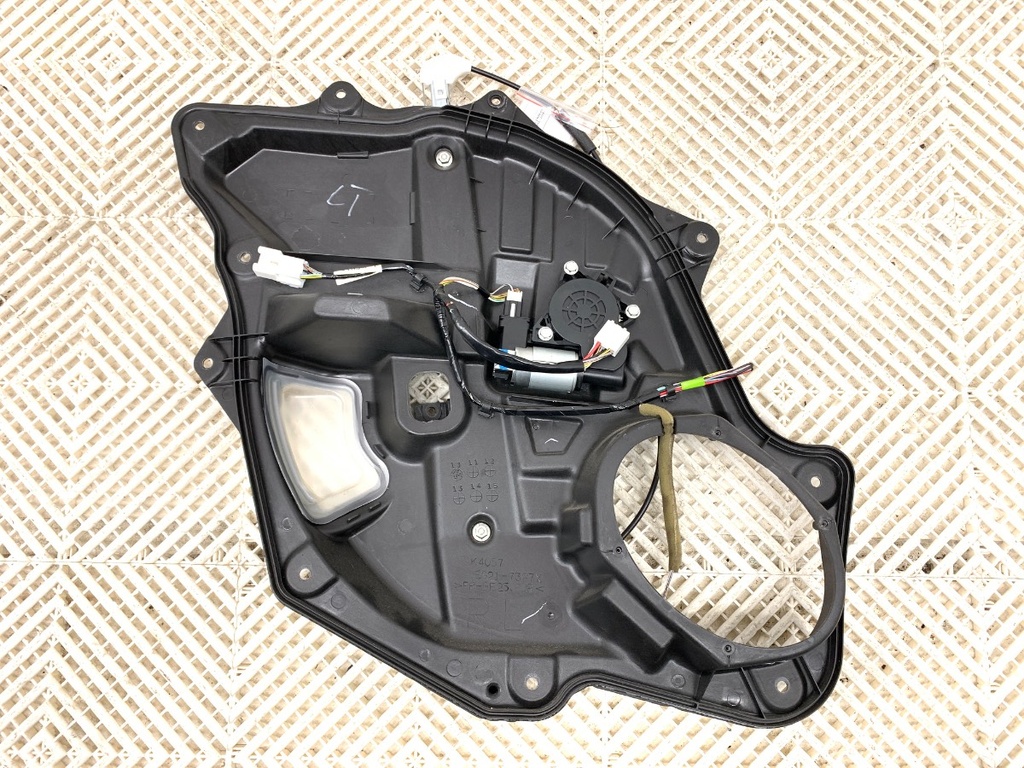 [STARK-814991] Elevador de luneta trasera izquierdo Mazda CX-7 (ER) 2006-2014