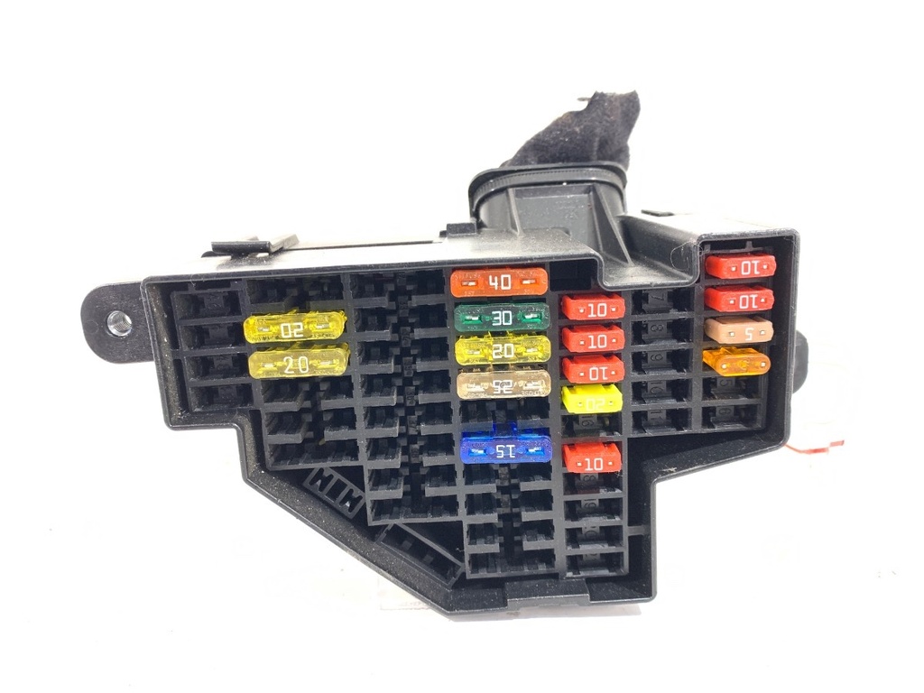 [STARK-821303] Caja de fusibles VW Golf VI (5K1) 1.6 TDI 77 kW 2009-2012