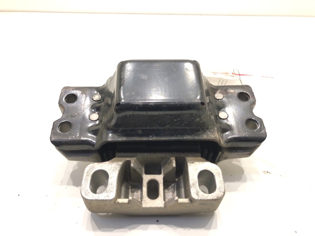 [STARK-821329] Soporte de motor izquierdo VW Golf VI (5K1) 1.6 TDI 77kW 2009-2012