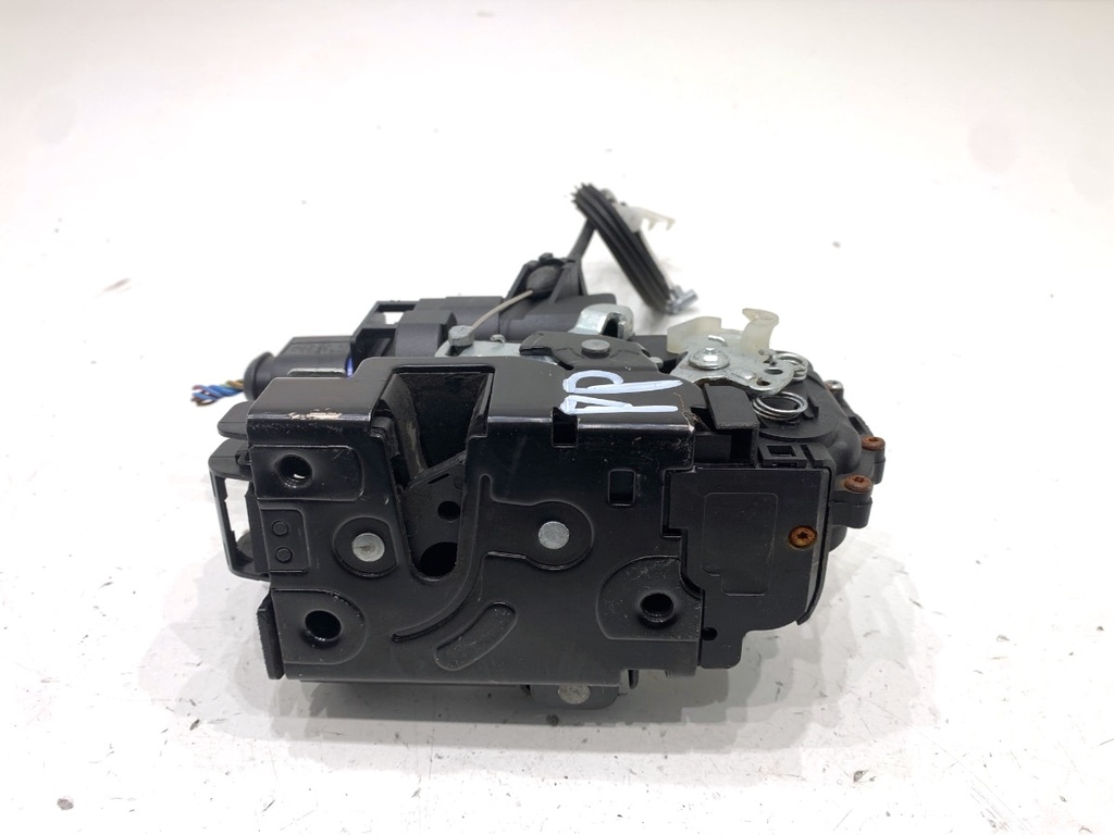 [STARK-855392] Cerradura de puerta delantera derecha SKODA Fabia II Combi 1.4 63 kW 2007-2014