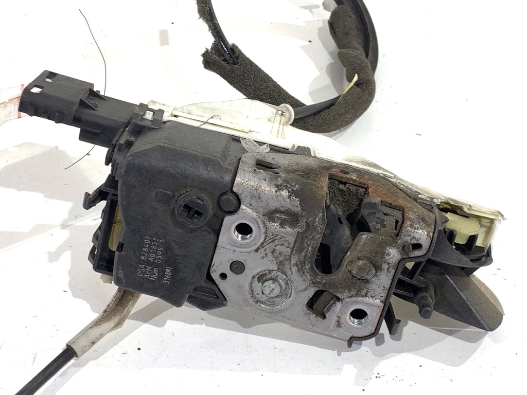 [STARK-858410] Cerradura de puerta delantera derecha PEUGEOT PARTNER 1996-2022