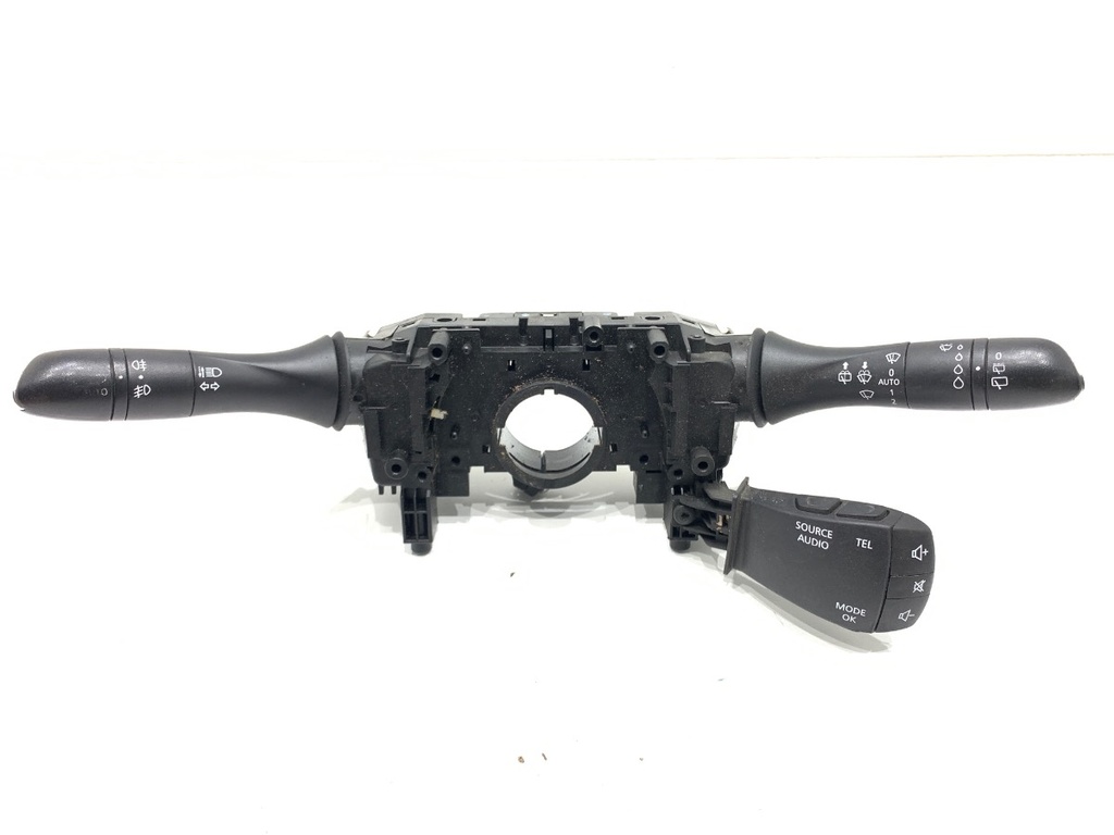 [STARK-886891] Combinado de luces Renault Megane IV liftback (B9A/M/N_) 1.5 dCi 110 (B9A3) 2015-2022