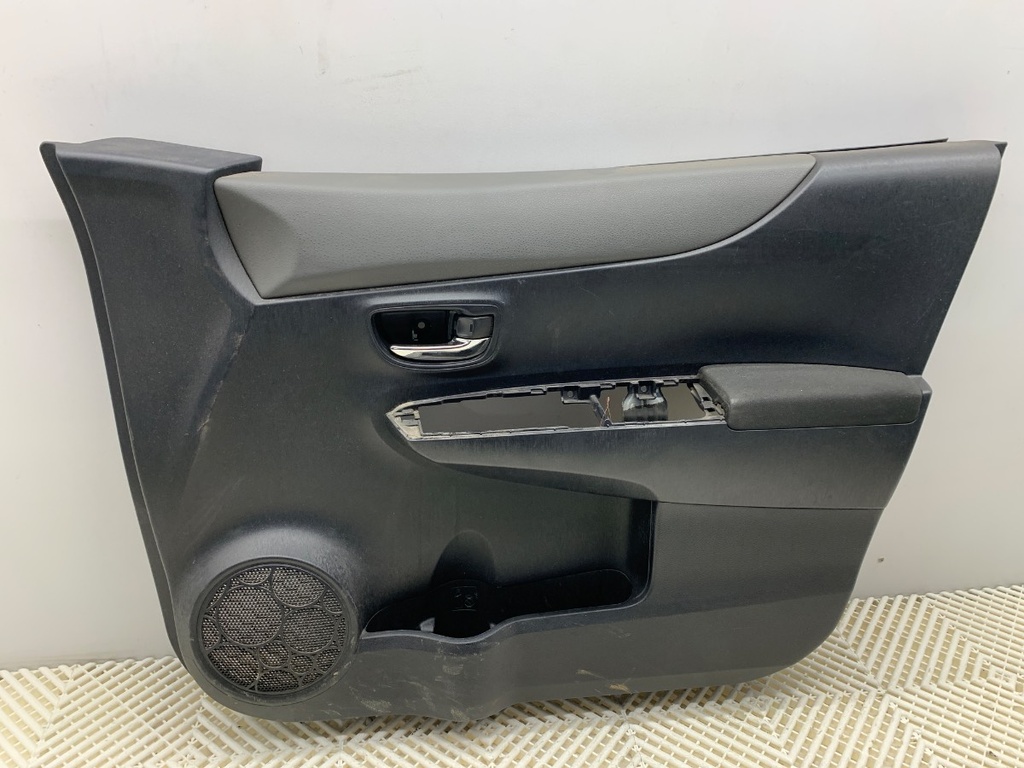 [STARK-889531] Panel de puerta delantero derecho Toyota Yaris (_P13_) 2010-2022