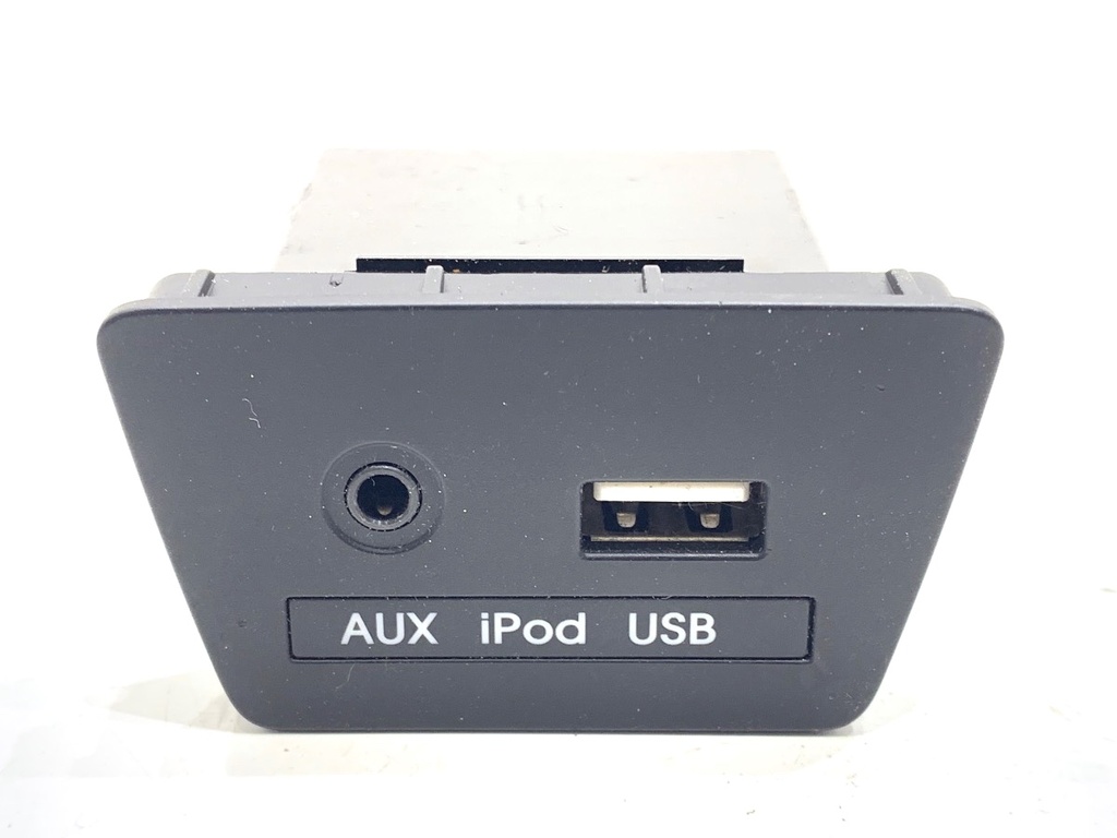 [STARK-893429] Puerto USB HYUNDAI ix35 (LM, EL, ELH) 2009-2022