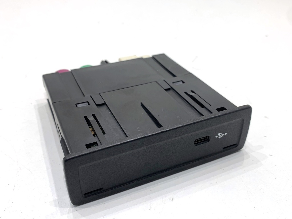 [STARK-898113] Puerto USB Mercedes-Benz GLE (V167) 2018-