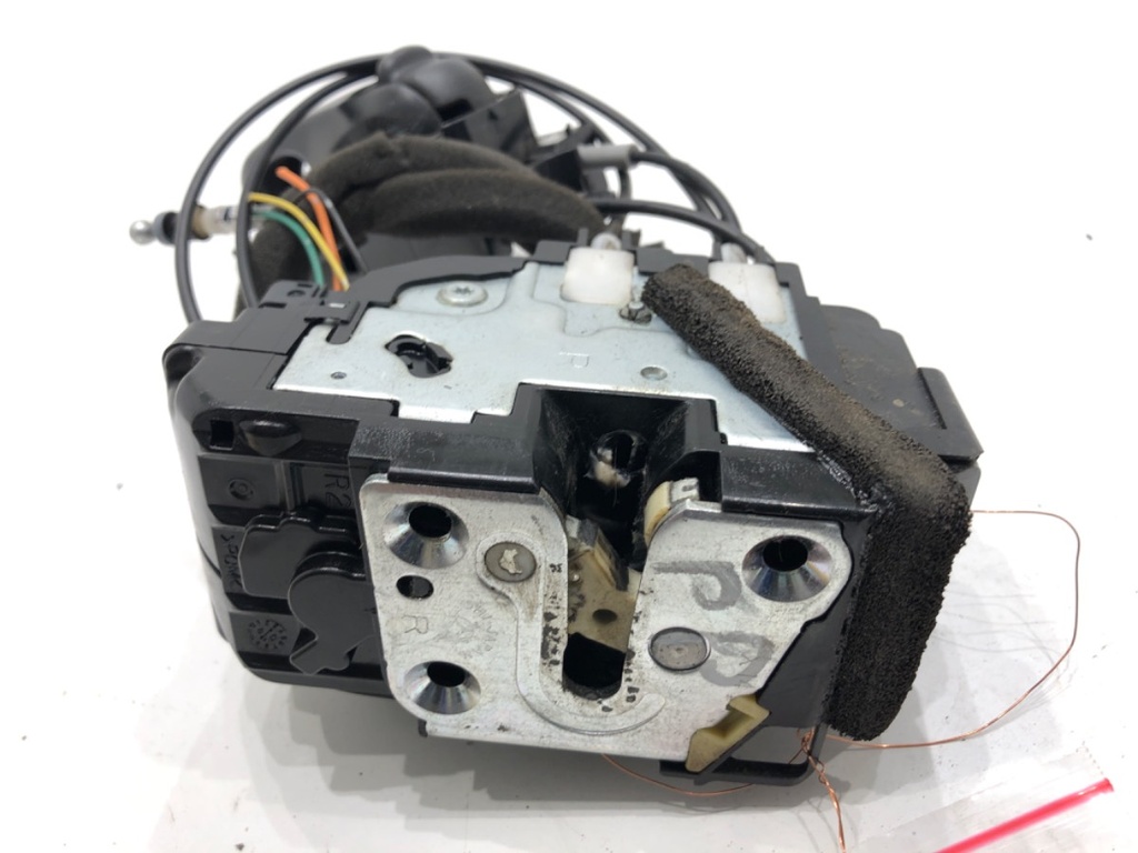 [STARK-899499] Cerradura de puerta delantera derecha Nissan Versa I 2006-2022