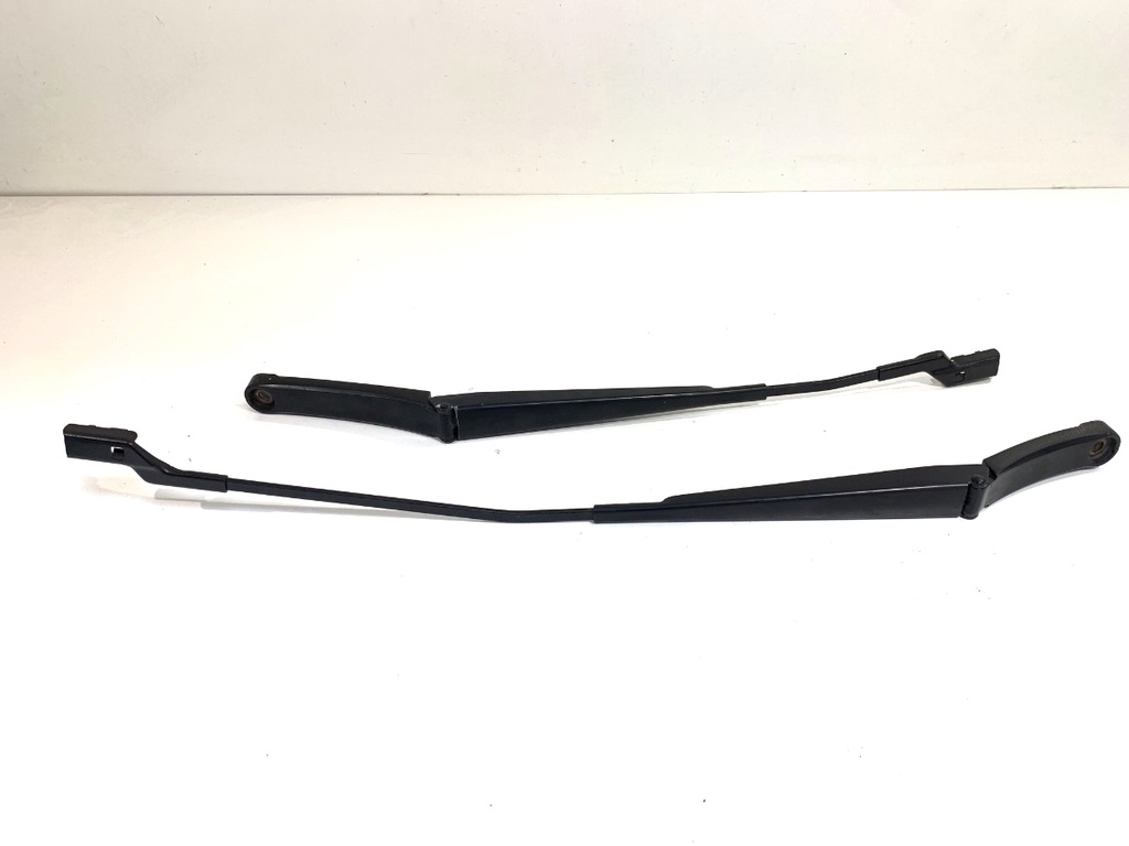 [STARK-914063] Brazo limpiaparabrisas delantero VW CC B7 (358) 2011-2016