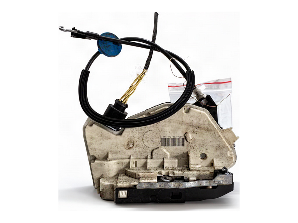 [STARK-940216] Cerradura de puerta delantera derecha VW Scirocco III (137, 138) 2008-2017