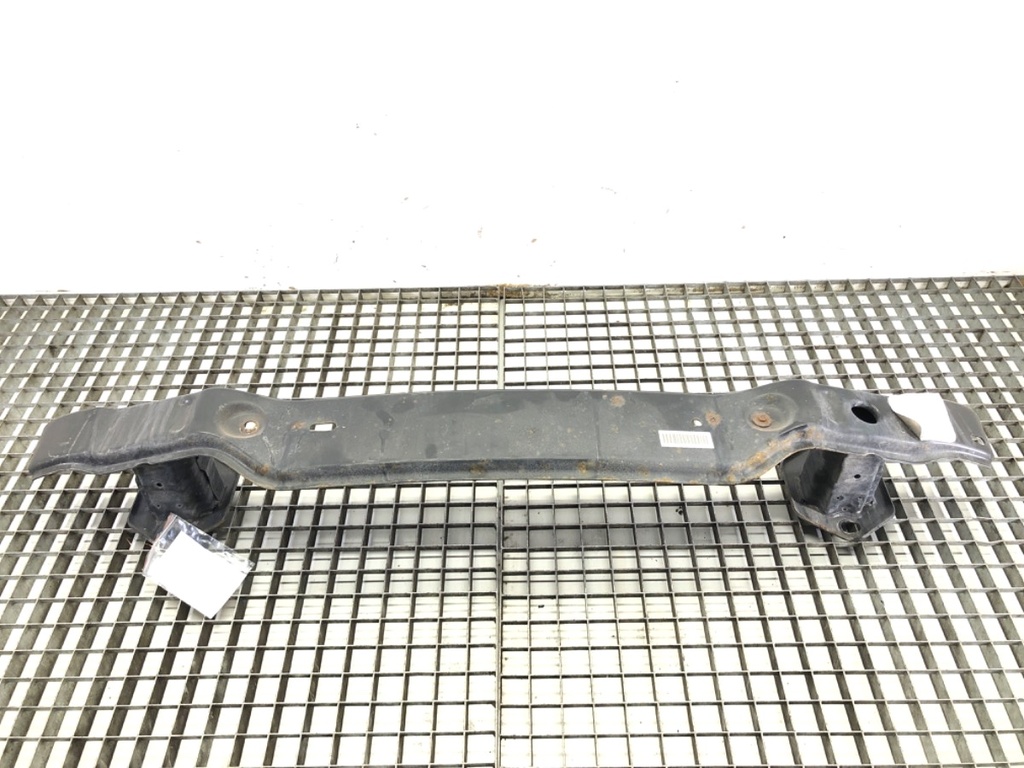 [STARK-714266] Barra de parachoques delantero BMW 1 (F20) 118i 125 kW 2011-2015