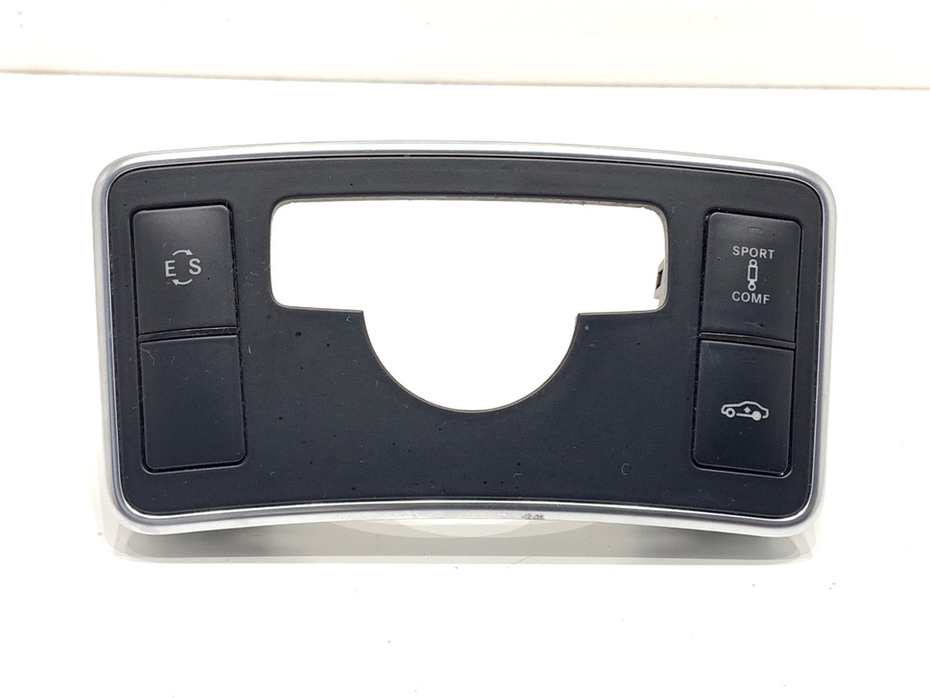 [STARK-748070] Moldura decorativa Mercedes-Benz CLS (C218) 2011-2017