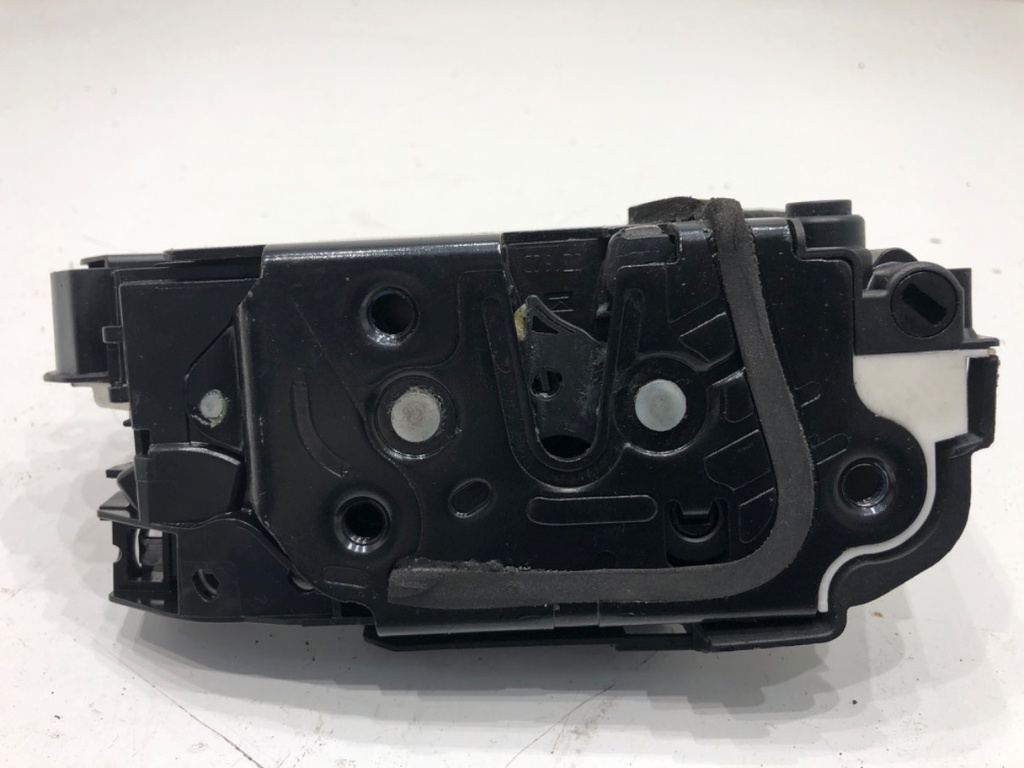 [STARK-750349] Cerradura de puerta trasera derecha SKODA Rapid (NH3, NK3, NK6) 2012-2022