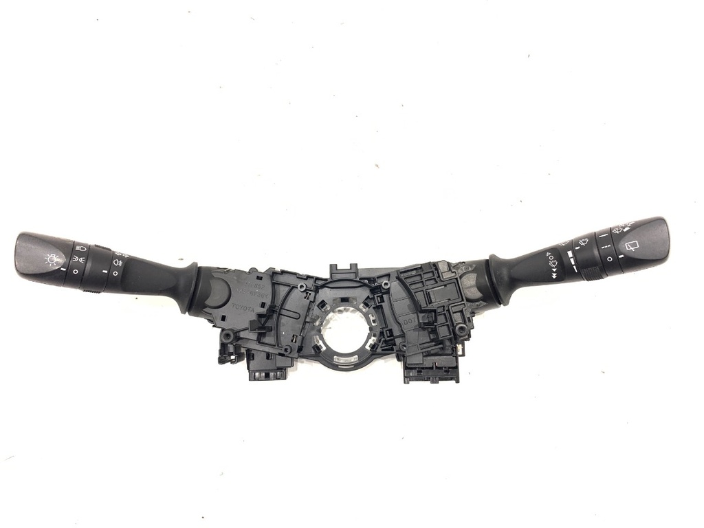 [STARK-753559] Combinado de luces TOYOTA Auris Kombi (_E18_) 1.6 (ZRE185_) 2013-2018