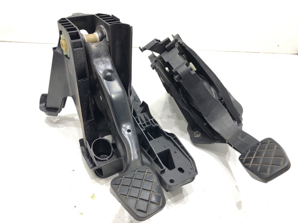 [STARK-754341] Pedales VW Golf VII Variant (BA5, BV5) 2013-2022