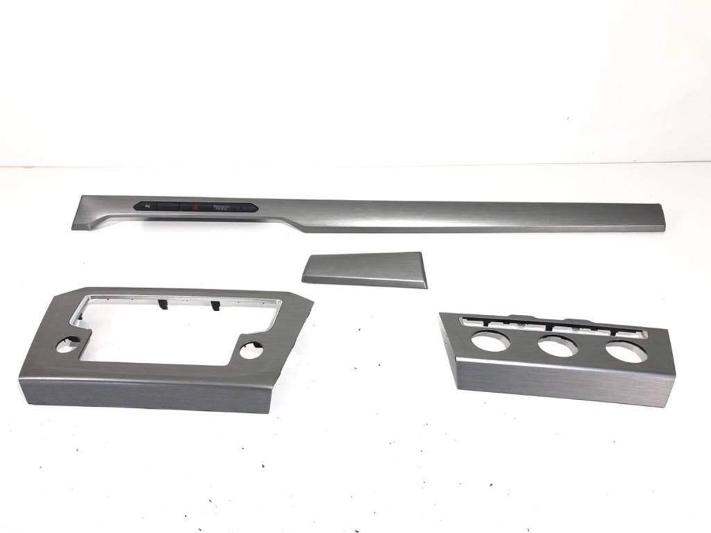 [STARK-756006] Moldura decorativa VW Passat B8 Variant (3G5, CB5) 2.0 TDI 110 kW 2014-2022