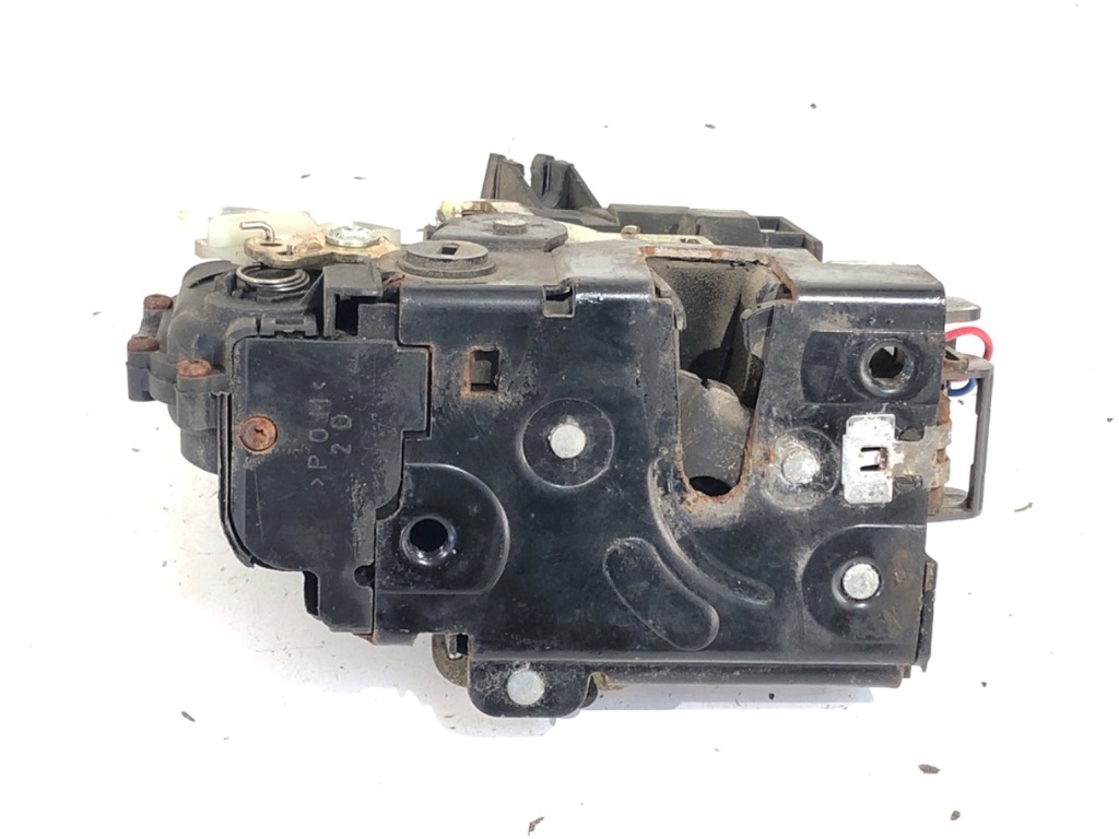 [STARK-759078] Cerradura de puerta trasera izquierda VW Passat B5.5 (3B3) 2000-2005