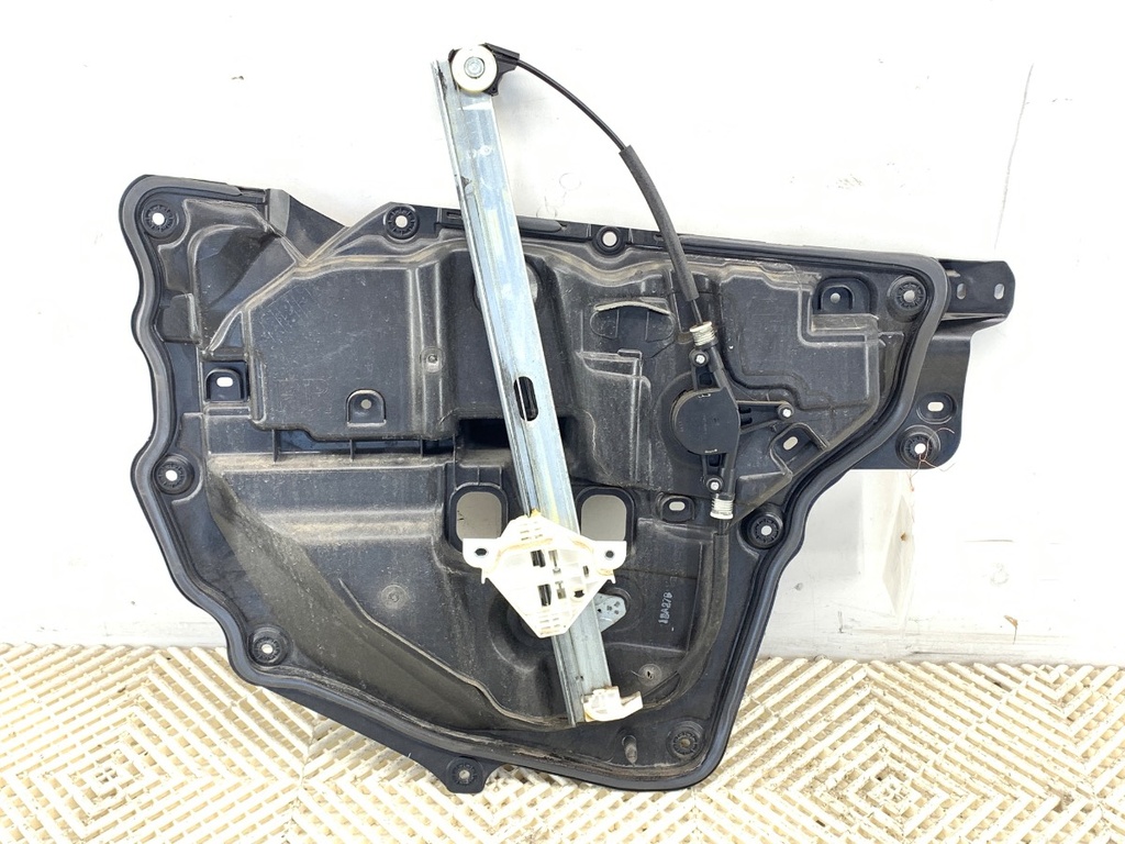 [STARK-761041] Elevador de ventana delantero derecho Mazda CX-5 (KE, GH) 2.0 AWD 118 kW 2011-2017