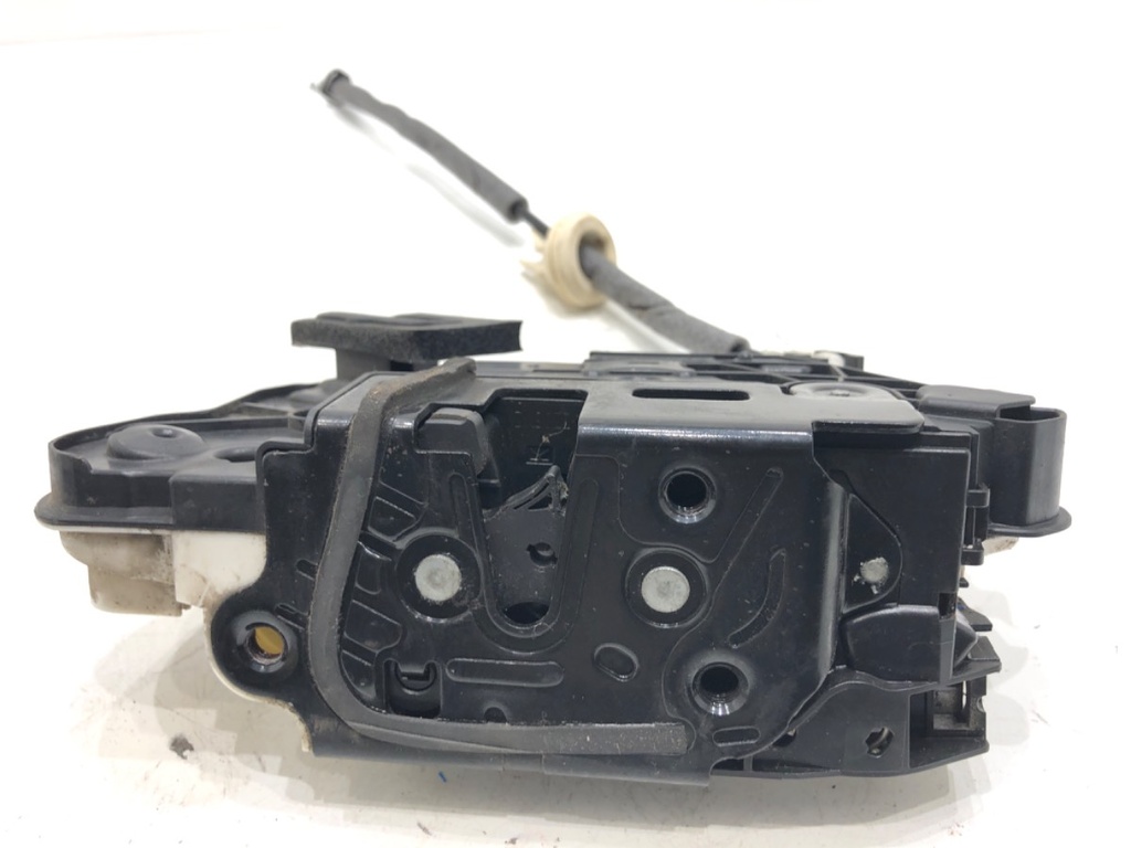 [STARK-774080] Cerradura de puerta delantera izquierda VW Golf VII (5G1, BQ1, BE1, BE2) 2012-2022